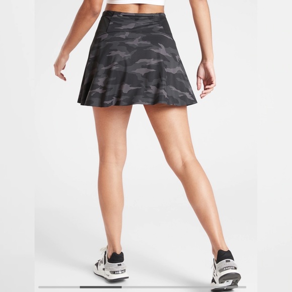 🖤💪 Athleta Match Point Printed Skort (15.5") 🖤💪 Black Camo🖤💪 Medium 🖤💪 - Picture 2 of 7